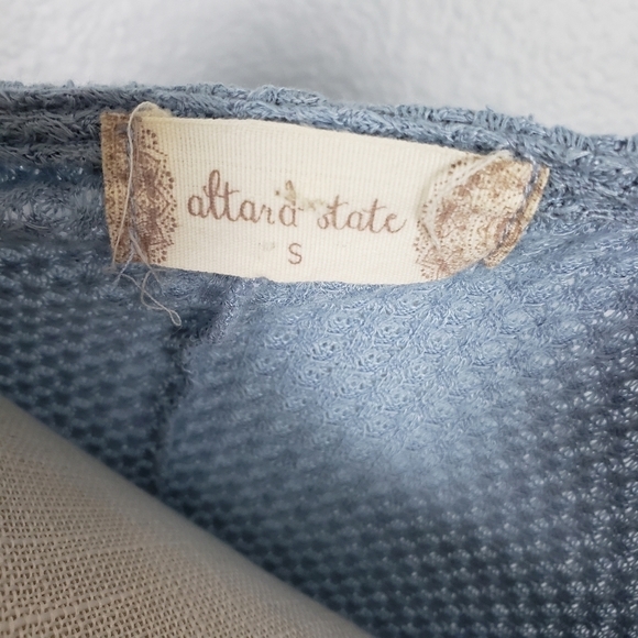 ALTAR'D STATE Waffle Knit Sharkbite Hem Top Light Blue Sz S - Picture 7 of 7